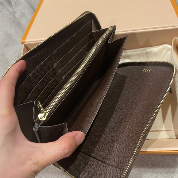 Authentic lv wallet for men - Picture 5 of 9